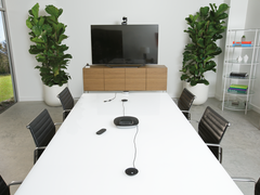 2_logitech_room